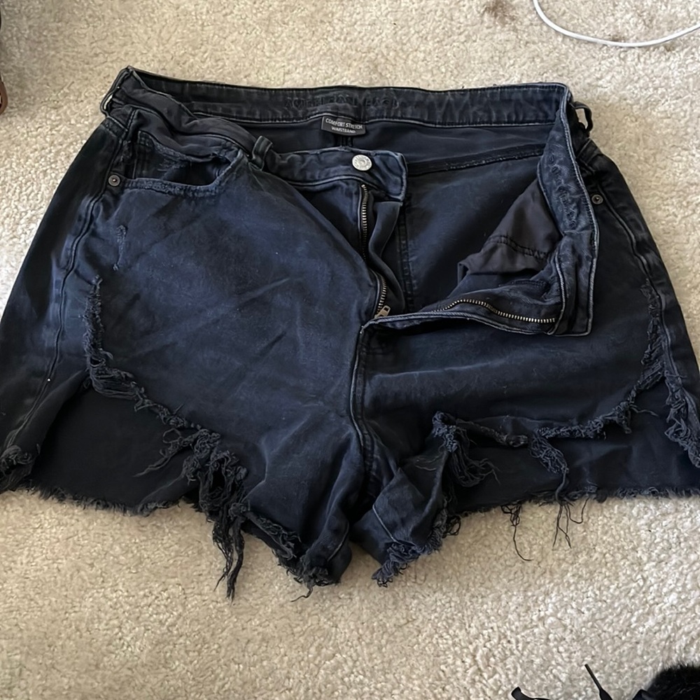 American Eagle distressed shorts!